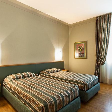 Hotel Gambara Екстер'єр фото