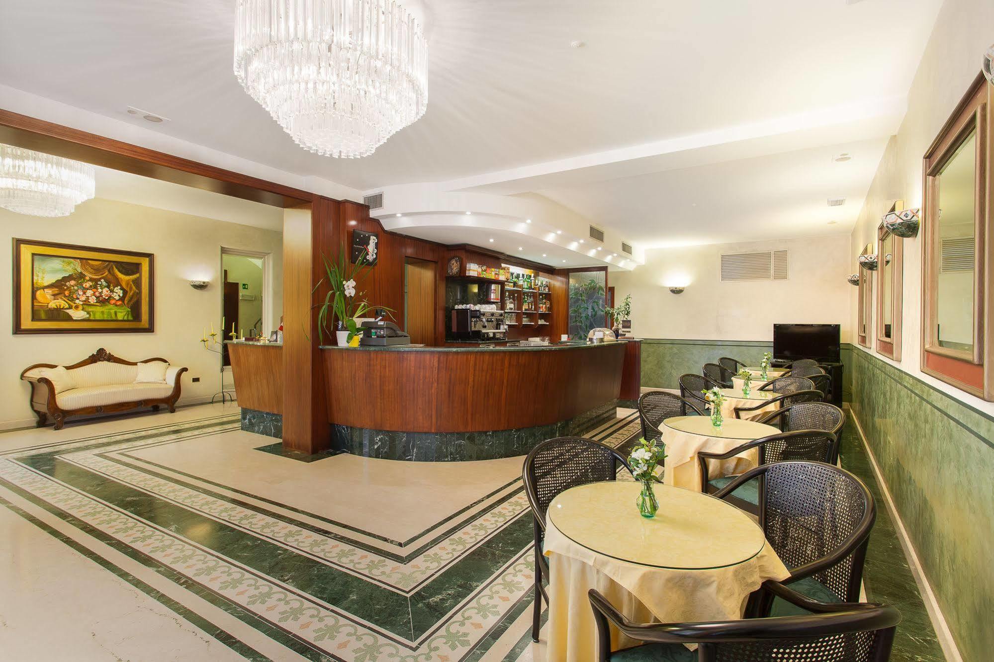 Hotel Gambara Екстер'єр фото