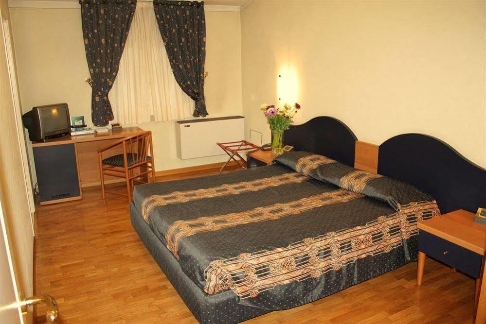 Hotel Gambara Екстер'єр фото